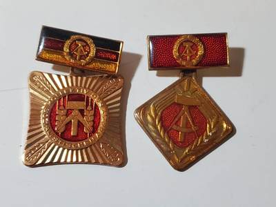韵星假日军品类拍卖第40期 -- Rimey Holidays Militaria Auction 40 - 民主德国集体劳动荣誉奖章+个人积极劳动分子奖章一对