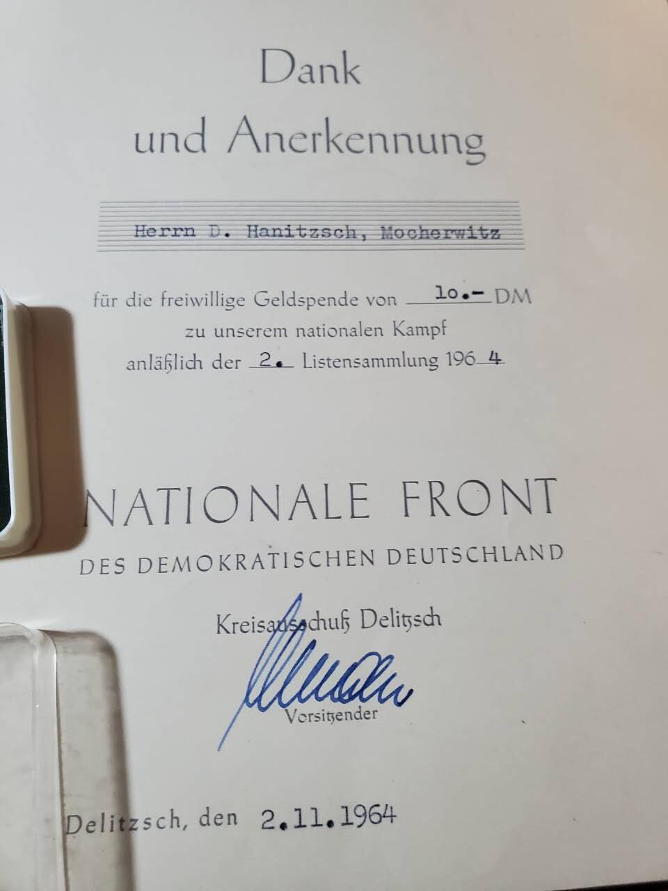 韵星假日军品类拍卖第40期 -- Rimey Holidays Militaria Auction 40 民主德国国家阵线奖章带原盒实发证书一套 好品无损