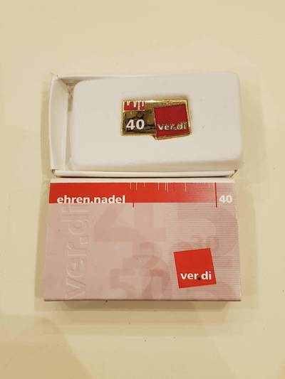 韵星假日军品类拍卖第40期 -- Rimey Holidays Militaria Auction 40 - 德国工会四十年证章带原盒一套 统一后德国 但四十年沿用的东德时间