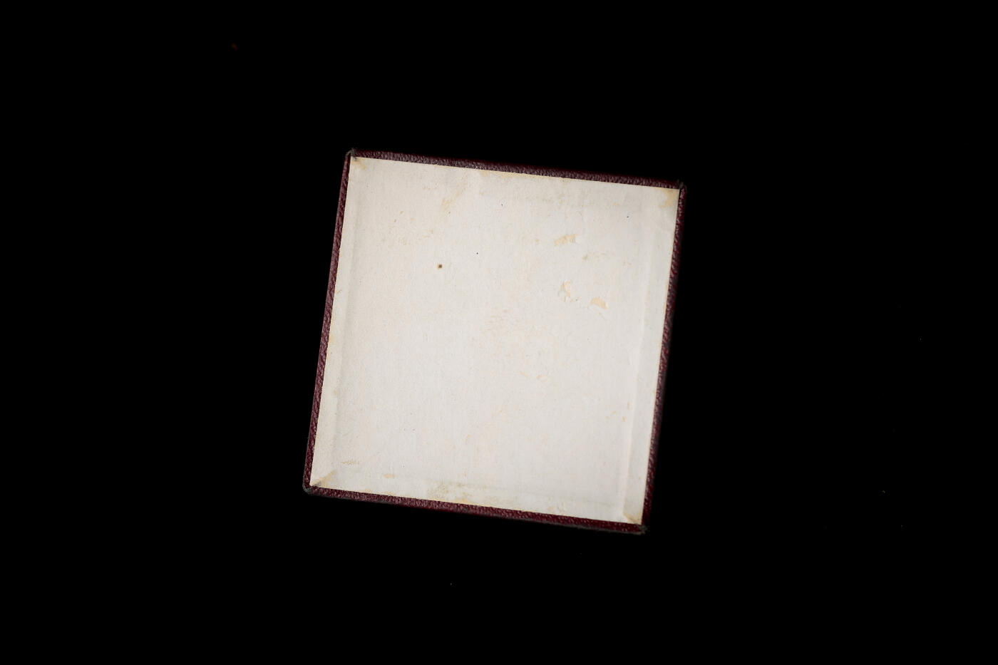 欢庆春节！戎马世界章牌大赏第112期春节大拍  德专场 原盒银质战伤奖章  章子品相好 盒子品相极其好 非常非常少见的原盒 极好