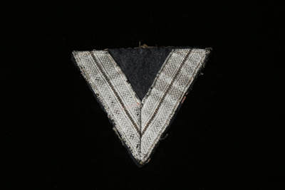 欢庆春节！戎马世界章牌大赏第112期春节大拍  德专场 - 德三空军上士军衔V型袖章