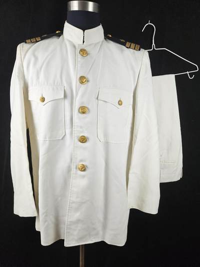0元起拍勋章 第333期 咸鱼国勋章拍卖专场 2月11日（周三）下午6：00开始 - 海自早期二种夏服一套 肩章带盒二等海佐 胸围104 肩宽45 衣长73 袖长57 腰围76 裤长96