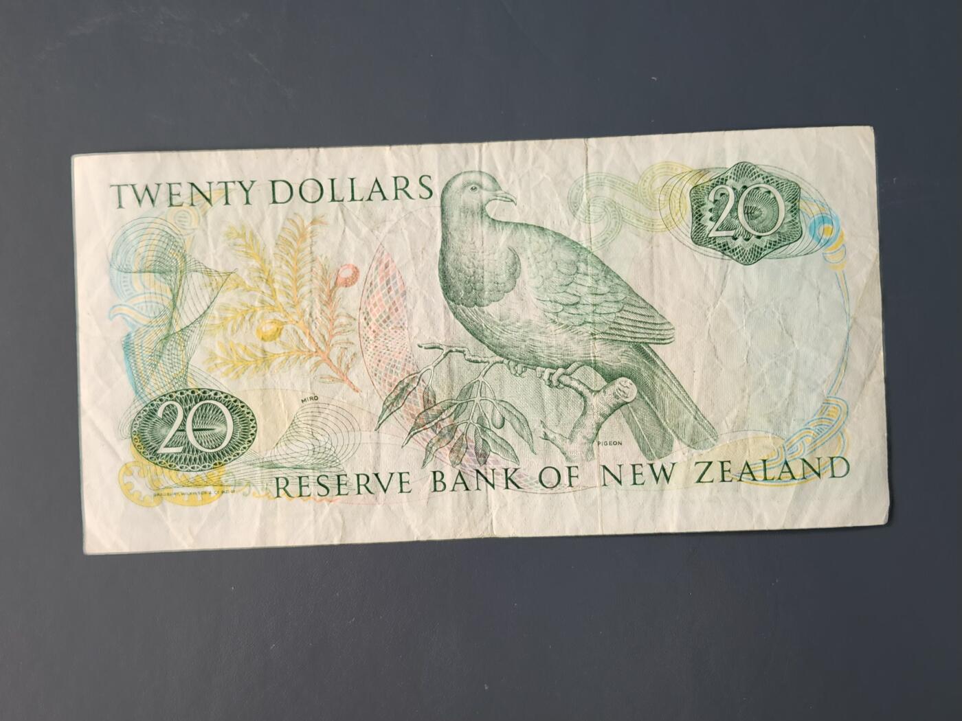 2月10号晚上8点 外国纸币自动截拍第23场 新西兰1985年 20元 S.T签名 原票