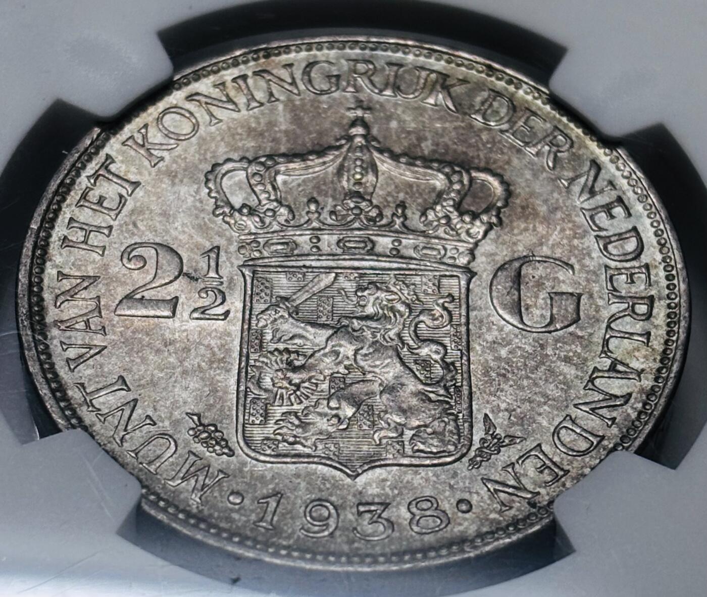 【金马踏春，泉马奔腾】2026 年新年贺岁场，（定于年初五接财神截拍）祝各位老板马到成功，马上有钱，愿岁岁平安喜乐顺遂 NGC AU58 分原光带彩 1938 年荷兰威廉明娜 2.5 盾大银币，25 克 720 银