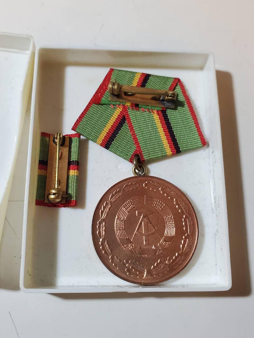 韵星假日军品类拍卖第40期 -- Rimey Holidays Militaria Auction 40 民主德国内务部铜级功绩奖章带盒带略