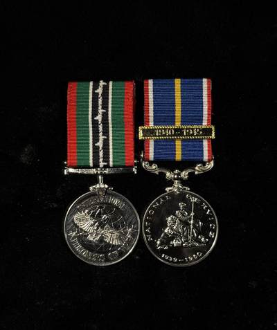 欢庆春节！戎马世界章牌大赏第111期春节大拍 - 英国战俘奖章套章