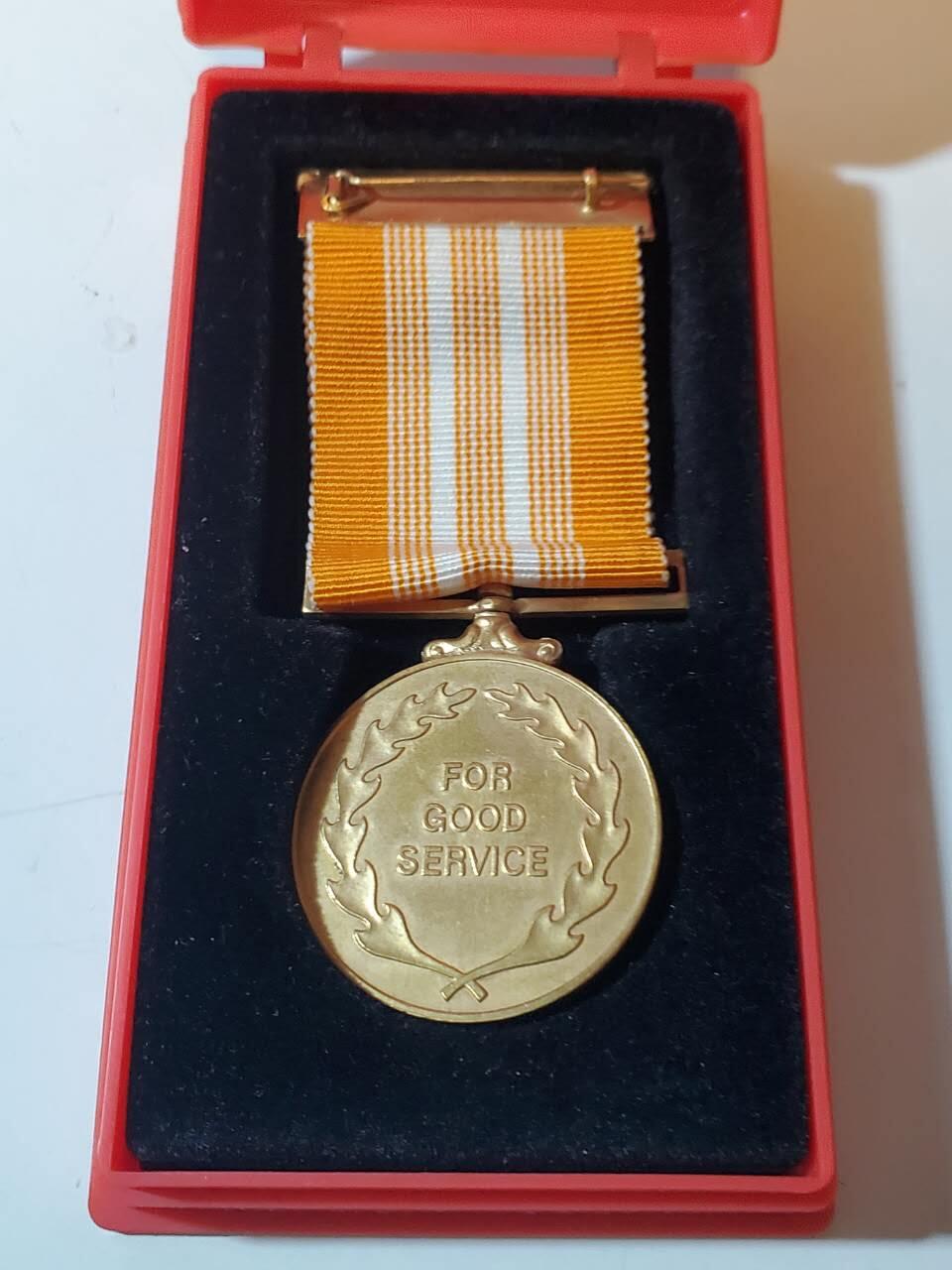 韵星假日军品类拍卖第40期 -- Rimey Holidays Militaria Auction 40 新加坡共和国武装力量优秀服务奖章 早期绒布内衬版本 铜镀金带原盒 少
