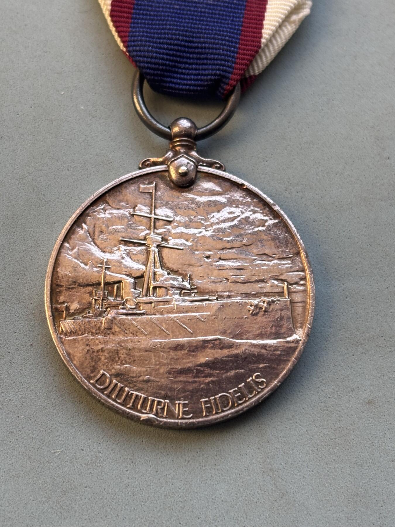 盛世勋华——号角文化勋章邮票专场拍卖第305期 英国海军预备役服役奖章 银制带边铭 总重34克，银价600+