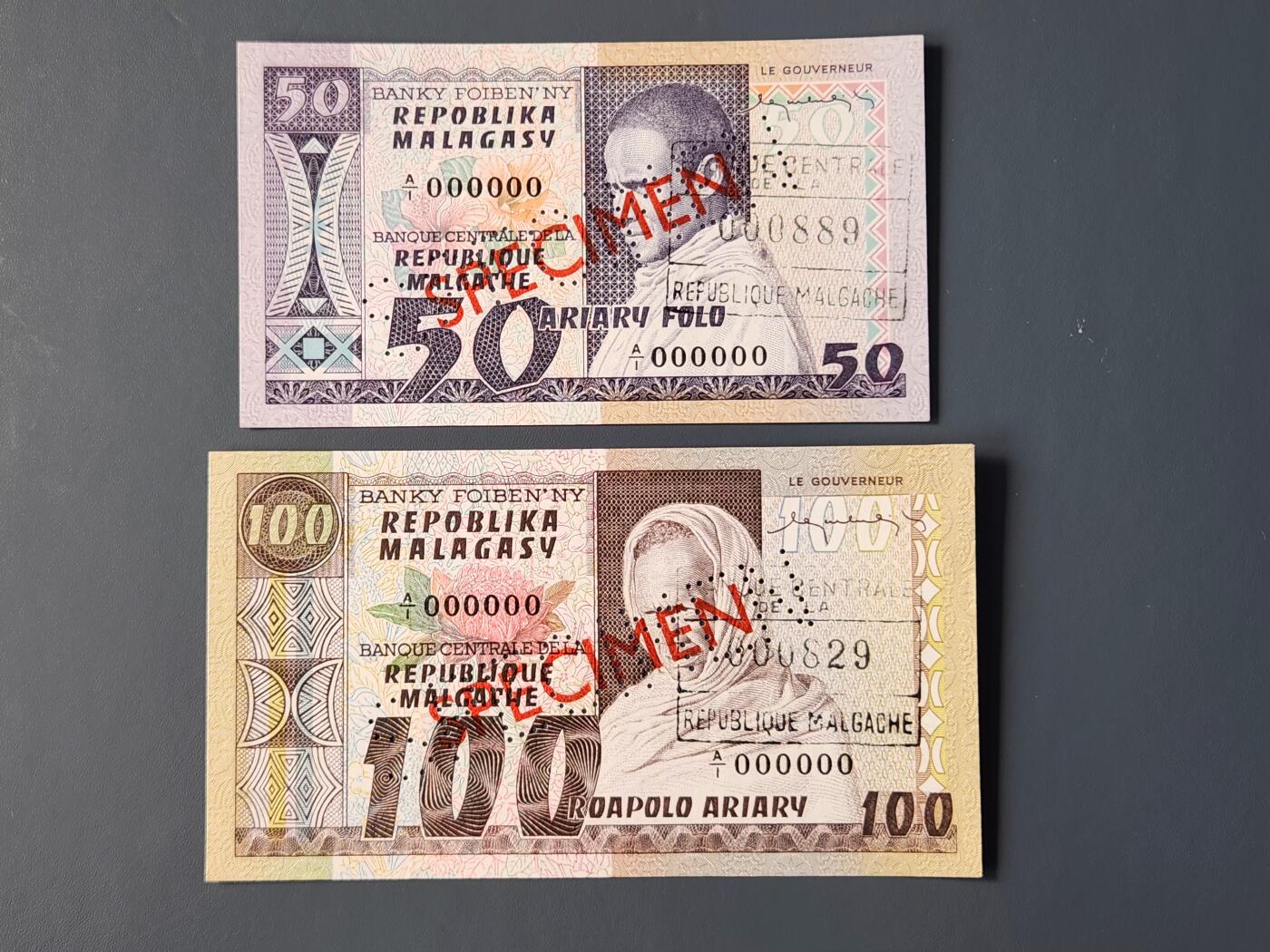 2月10号晚上8点 外国纸币自动截拍第23场 全新UNC 马达加斯加 1974年 50,100法郎 样票一对 稀少