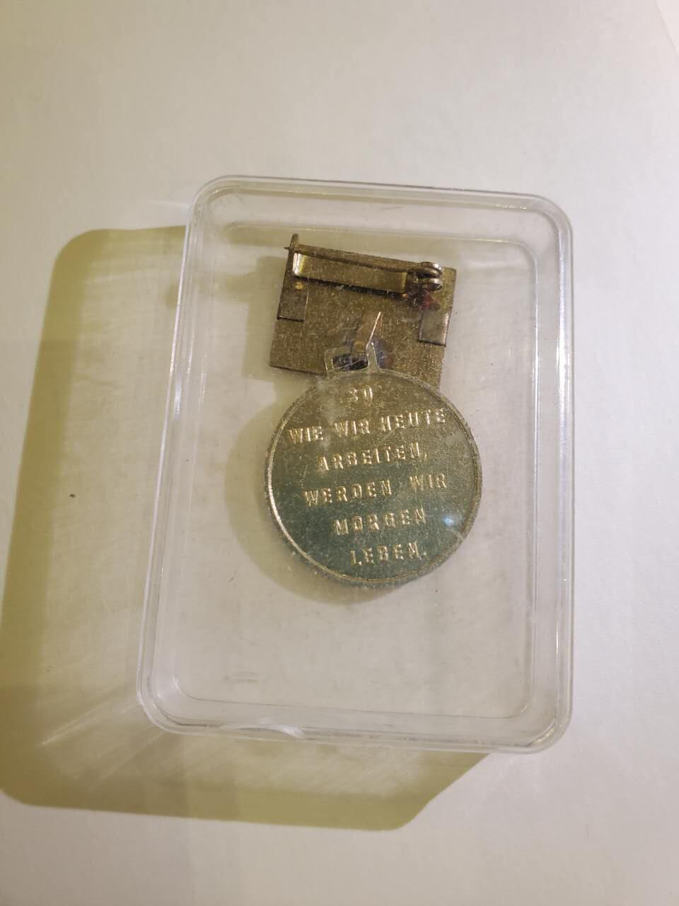 韵星假日军品类拍卖第40期 -- Rimey Holidays Militaria Auction 40 民主德国社会主义功勋活动家奖章实发带证书一套