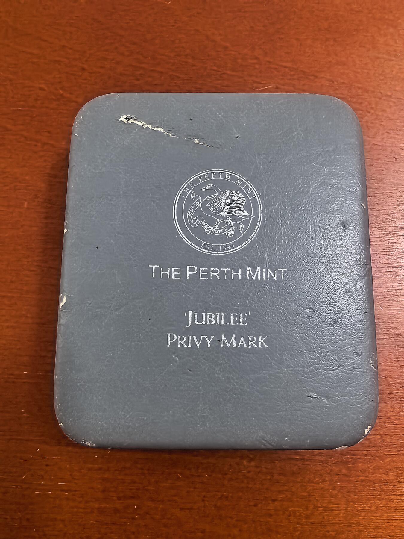 长老汇蛇年精选第九十九场拍卖 钱币空盒3盒（不含币），如图，部分含证书