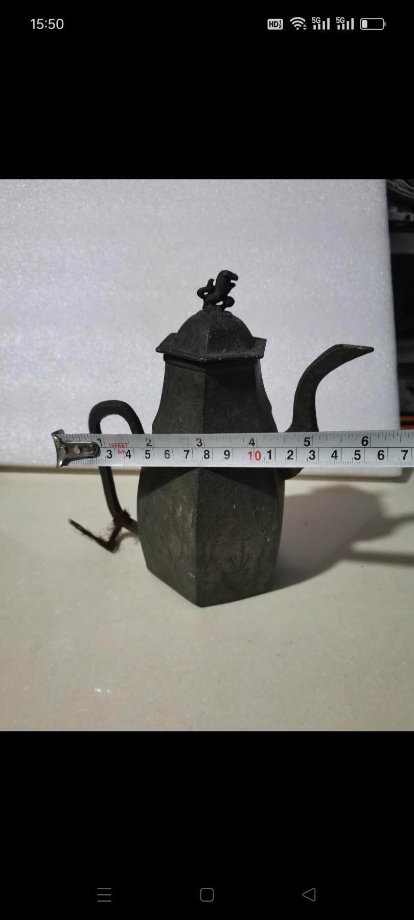 民国时期六棱老锡壶1把。狮钮，嘴上有功，壶身有刻花，自然老包浆。如图包老