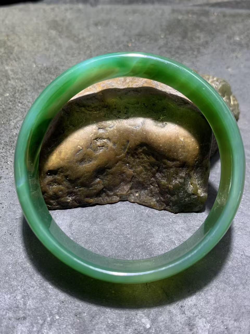 缠丝玛瑙通货小手镯1只，