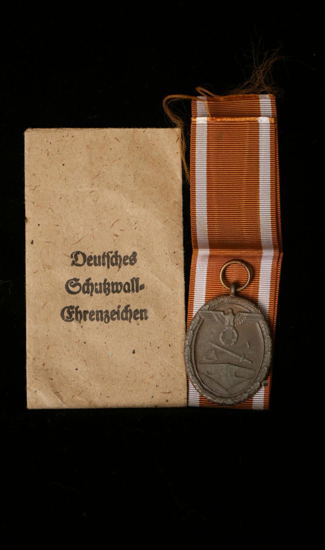 欢庆春节！戎马世界章牌大赏第112期春节大拍  德专场 锌制西墙奖章 带纸袋