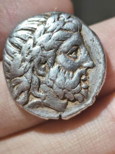 星盘世界钱币二月二十一日初五 世界古典币春节精品大拍 祝各位藏友马年大吉-新年新气象！ - 宙斯银币/菲利普二世四德拉克马银币 14.16g 公元前316-311年 安菲波利斯造币厂 正面： 宙斯头像 反面： 骑手骑马，手持棕榈枝
