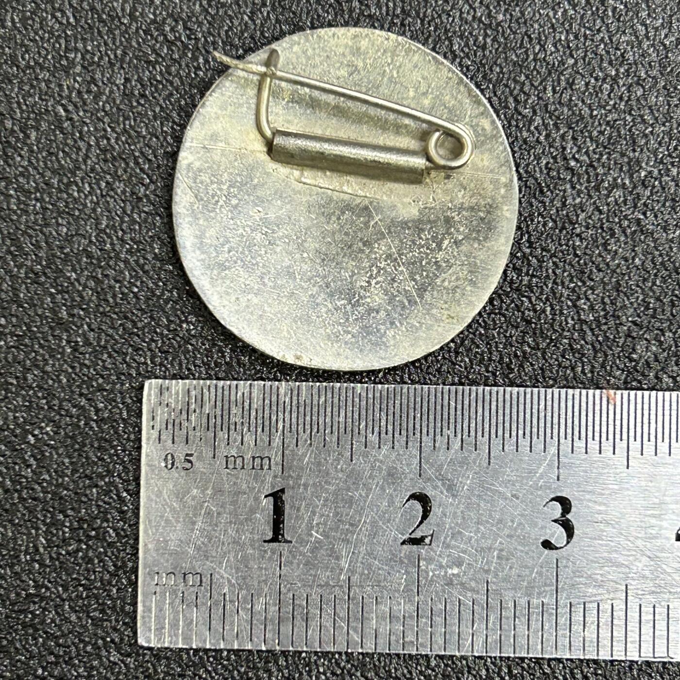 西秦中古拍卖第七十七期 2026马年新春专场 本场拍品年初九发出 越南战争时期 越南医务兵证章 中国代工版