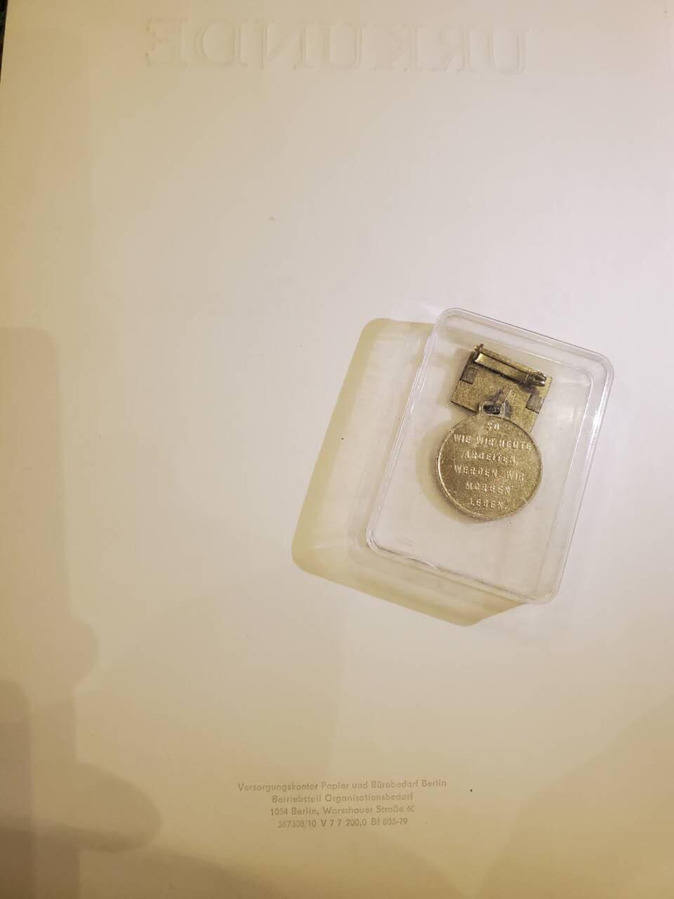 韵星假日军品类拍卖第40期 -- Rimey Holidays Militaria Auction 40 民主德国社会主义功勋活动家奖章实发带证书一套