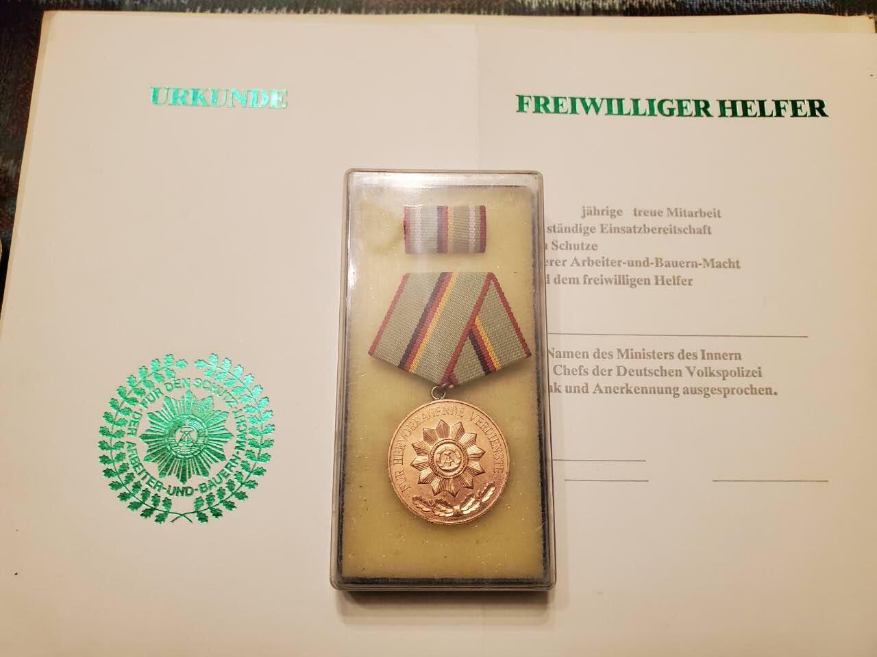 （450件拍品！制服徽章盛宴）罗岚⭐爱藏⭐年前甄选大拍场-店主清仓处理-分享拍场额外现金红包（实体经营） 民主德国铜级工战队功绩奖章带原盒略 证书一大套 品相非常好