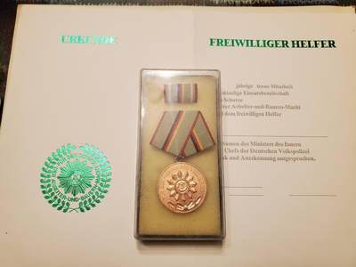 （450件拍品！制服徽章盛宴）罗岚⭐爱藏⭐年前甄选大拍场-店主清仓处理-分享拍场额外现金红包（实体经营） - 民主德国铜级工战队功绩奖章带原盒略 证书一大套 品相非常好