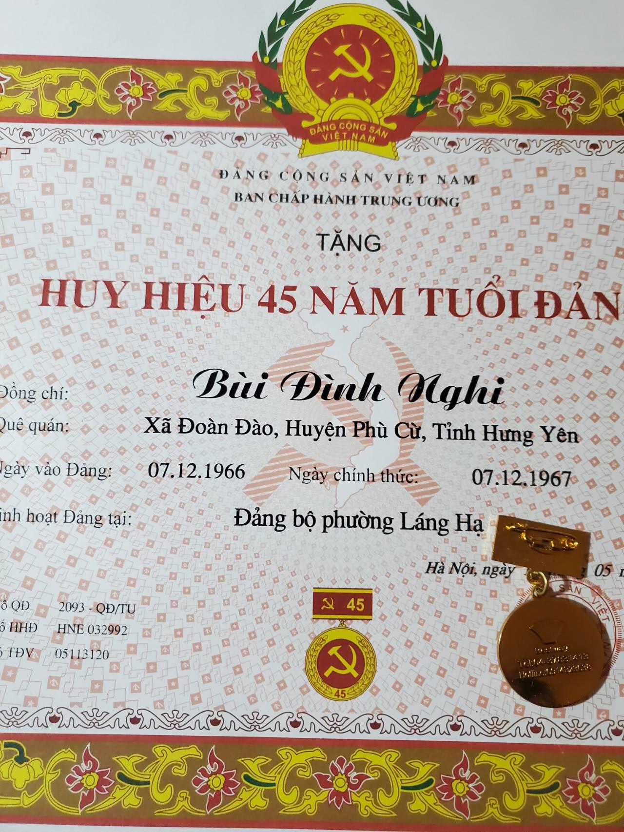 韵星假日军品类拍卖第40期 -- Rimey Holidays Militaria Auction 40 越南社会主义共和国光荣在党45年证书+40年奖章一套 
