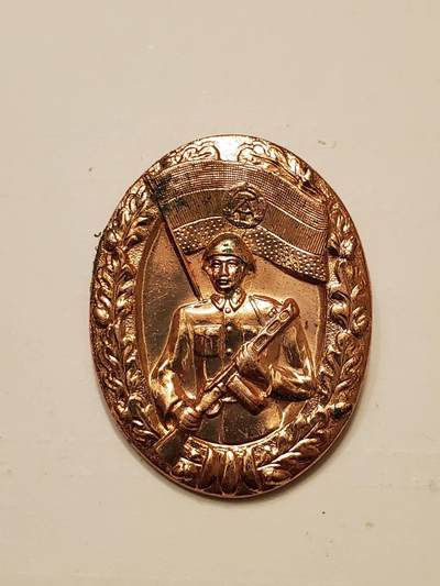 （450件拍品！制服徽章盛宴）罗岚⭐爱藏⭐年前甄选大拍场-店主清仓处理-分享拍场额外现金红包（实体经营） - 民主德国优秀边防军证章 很厚重黄铜制作 高浮雕精致