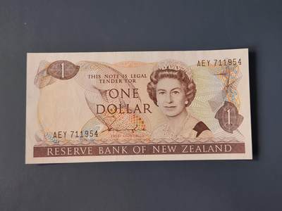 2月10号晚上8点 外国纸币自动截拍第23场 - 新西兰 1元  1981年 首发首签版 新品轻微软折