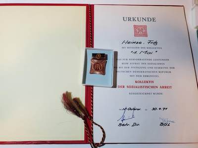 韵星假日军品类拍卖第40期 -- Rimey Holidays Militaria Auction 40 - 民主德国集体劳动荣誉奖章带原盒带实发证书一套 好品