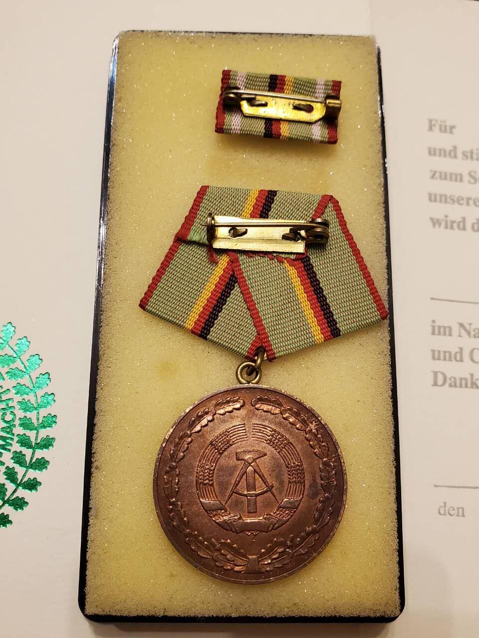 （450件拍品！制服徽章盛宴）罗岚⭐爱藏⭐年前甄选大拍场-店主清仓处理-分享拍场额外现金红包（实体经营） 民主德国铜级工战队功绩奖章带原盒略 证书一大套 品相非常好