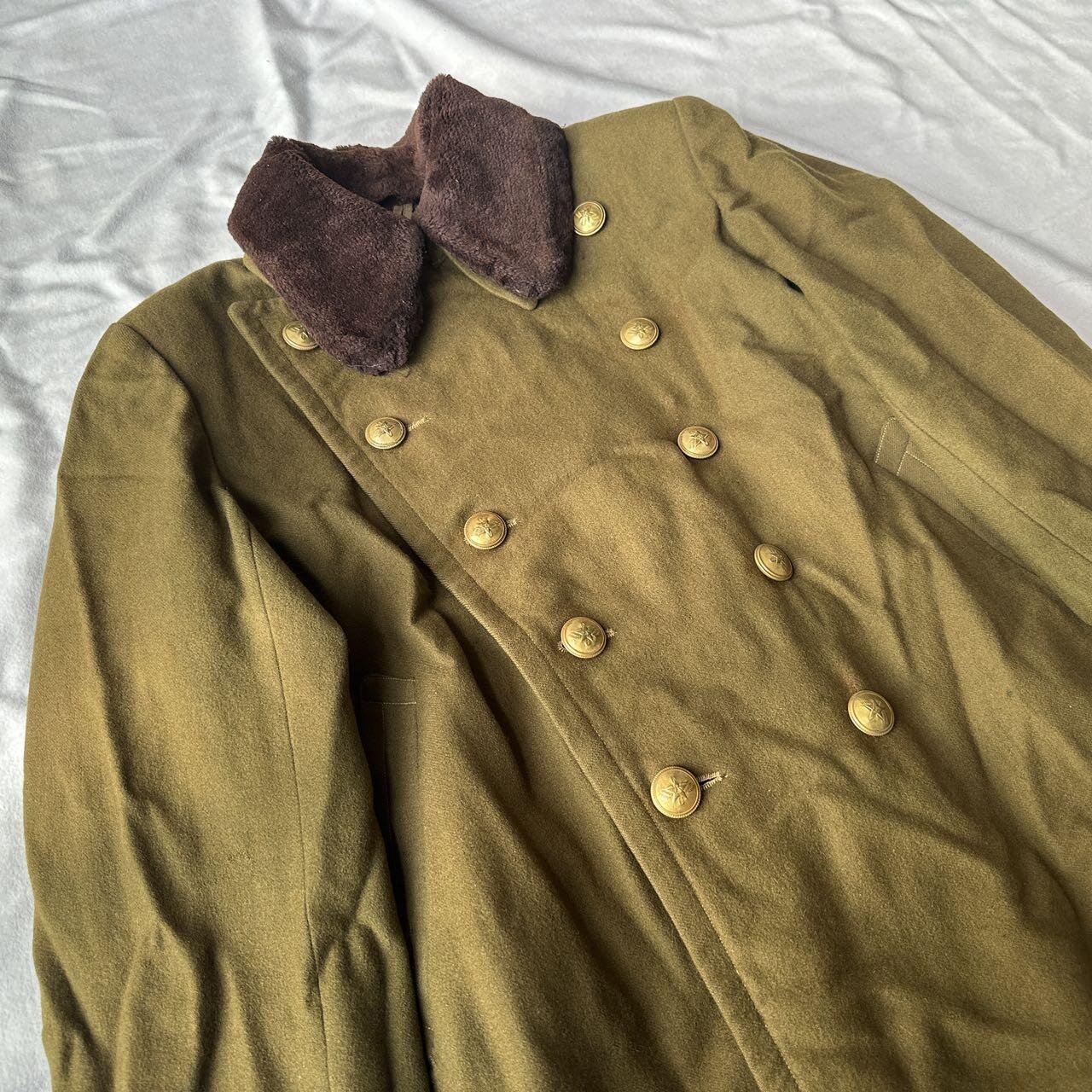 【第伍場】近代勋奖章徽章服饰杂项专场 50年代空军军官铜扣大衣—有附属毛领—内衬或为物主定制或有更换原棉衬为丝衬—肩宽约46cm 袖长约57cm