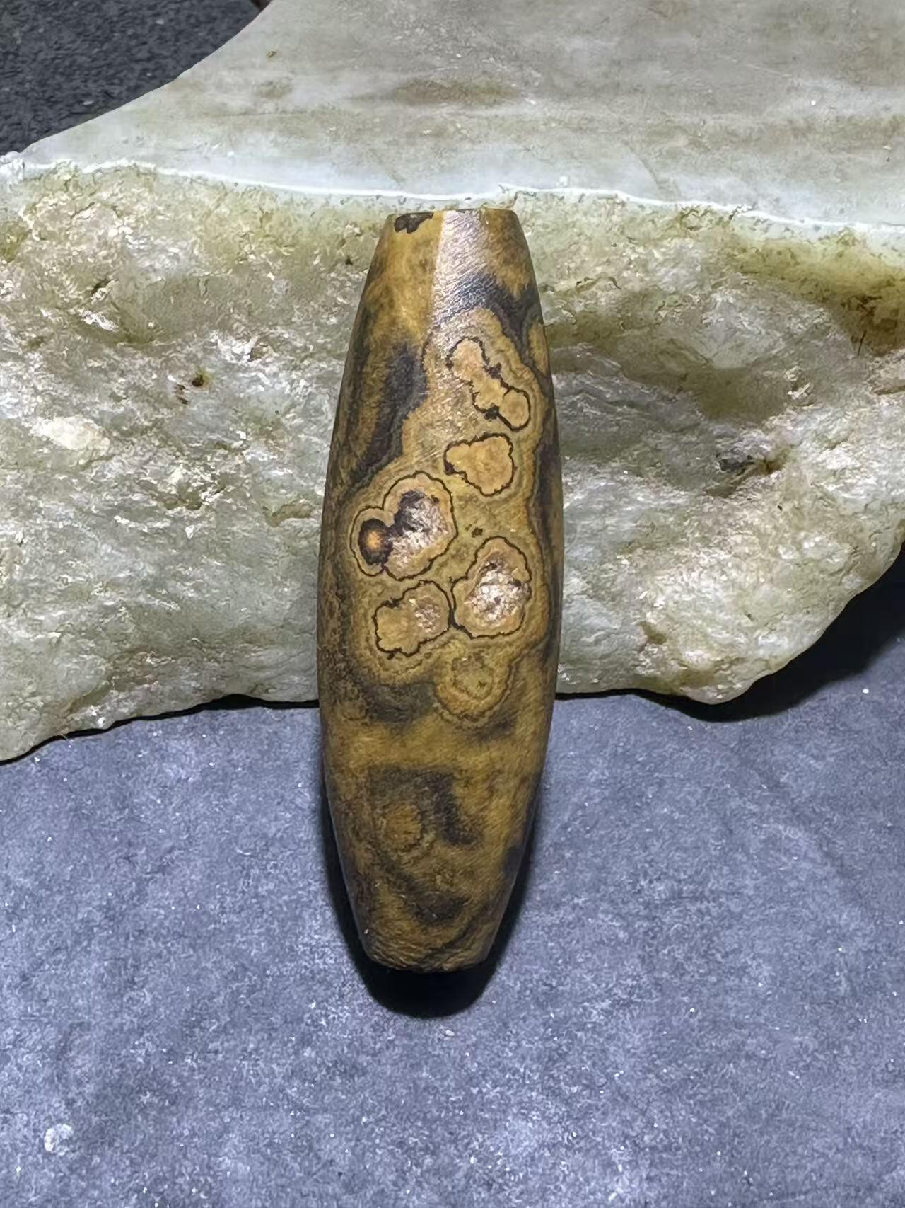 亚光蓝玉髓原皮天眼纹九眼页岩天珠一颗