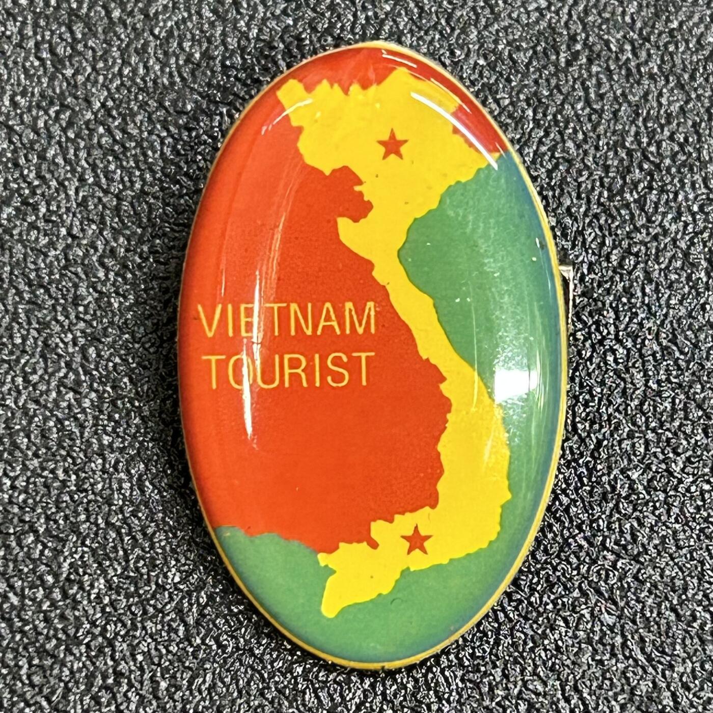 西秦中古拍卖第七十七期 2026马年新春专场 本场拍品年初九发出 越南 河内—西贡 旅游纪念章