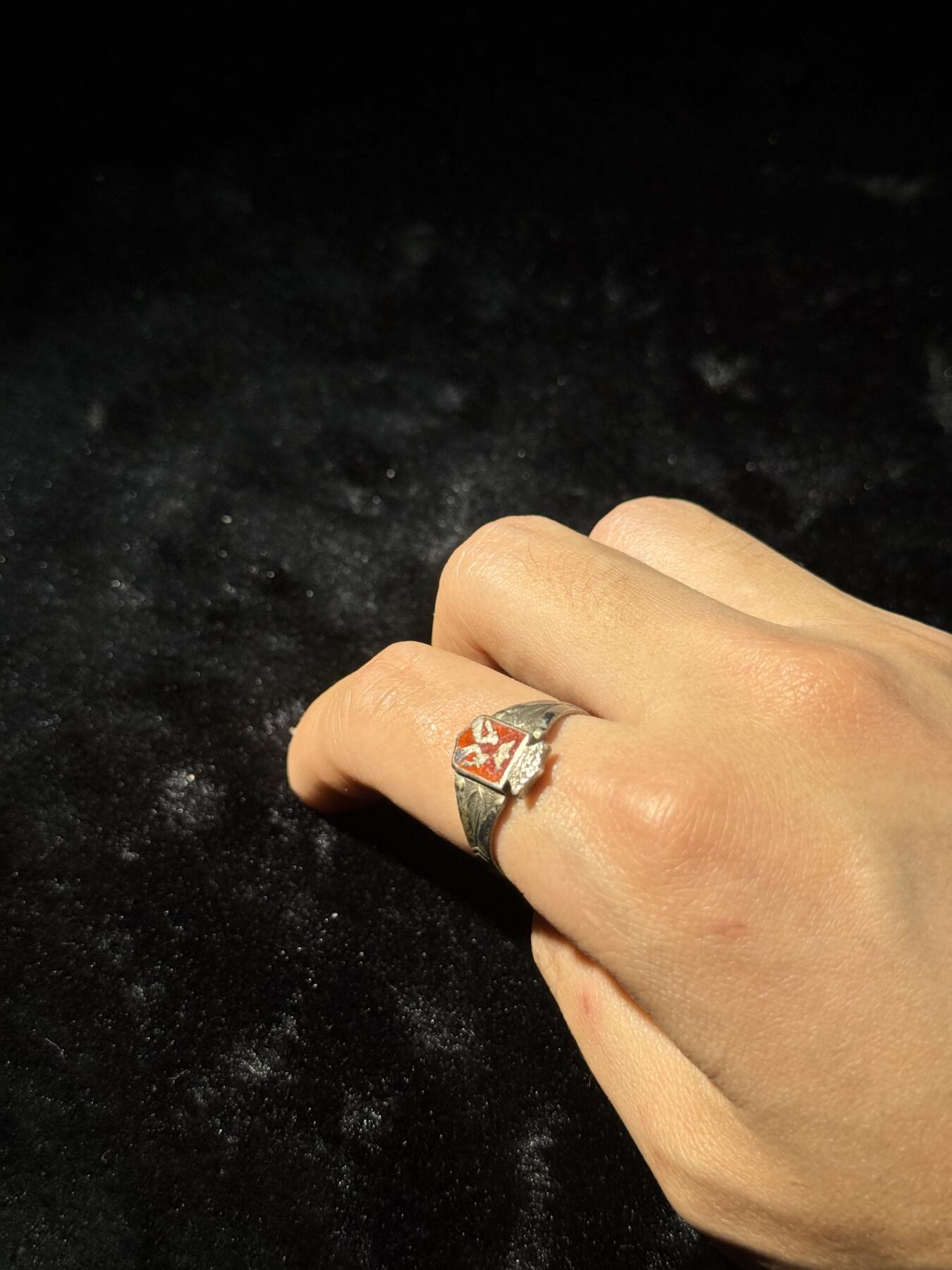 欢庆春节！戎马世界章牌大赏第111期春节大拍 芬兰 卡累利阿纹章戒指 银制珐琅带标