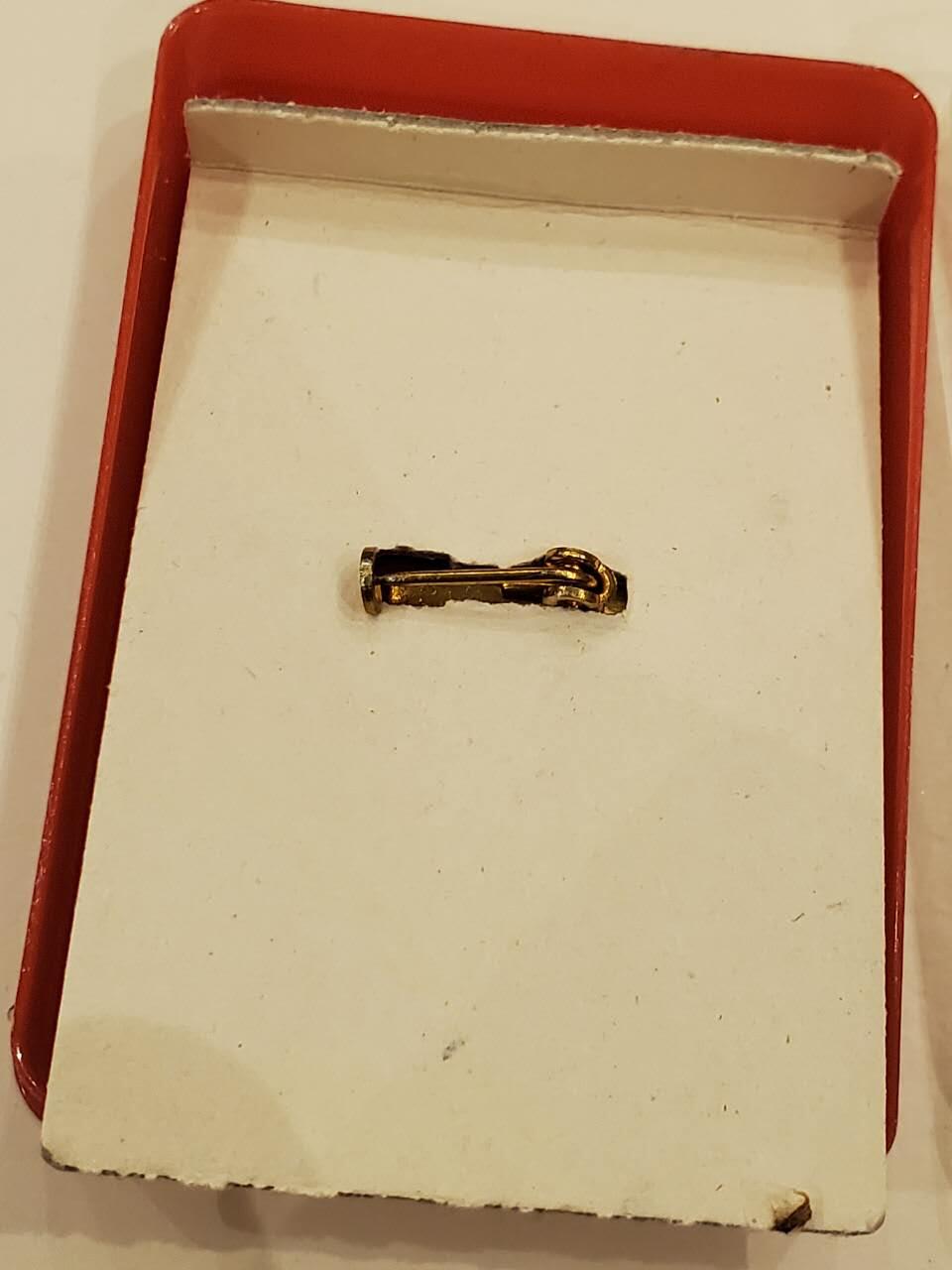 韵星假日军品类拍卖第40期 -- Rimey Holidays Militaria Auction 40 民主德国统一社会党代表大会代表证章带原盒 极品无损