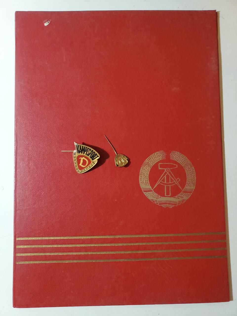 韵星假日军品类拍卖第40期 -- Rimey Holidays Militaria Auction 40 民主德国dtsb体育协会优秀成员证章、插针带证书一套