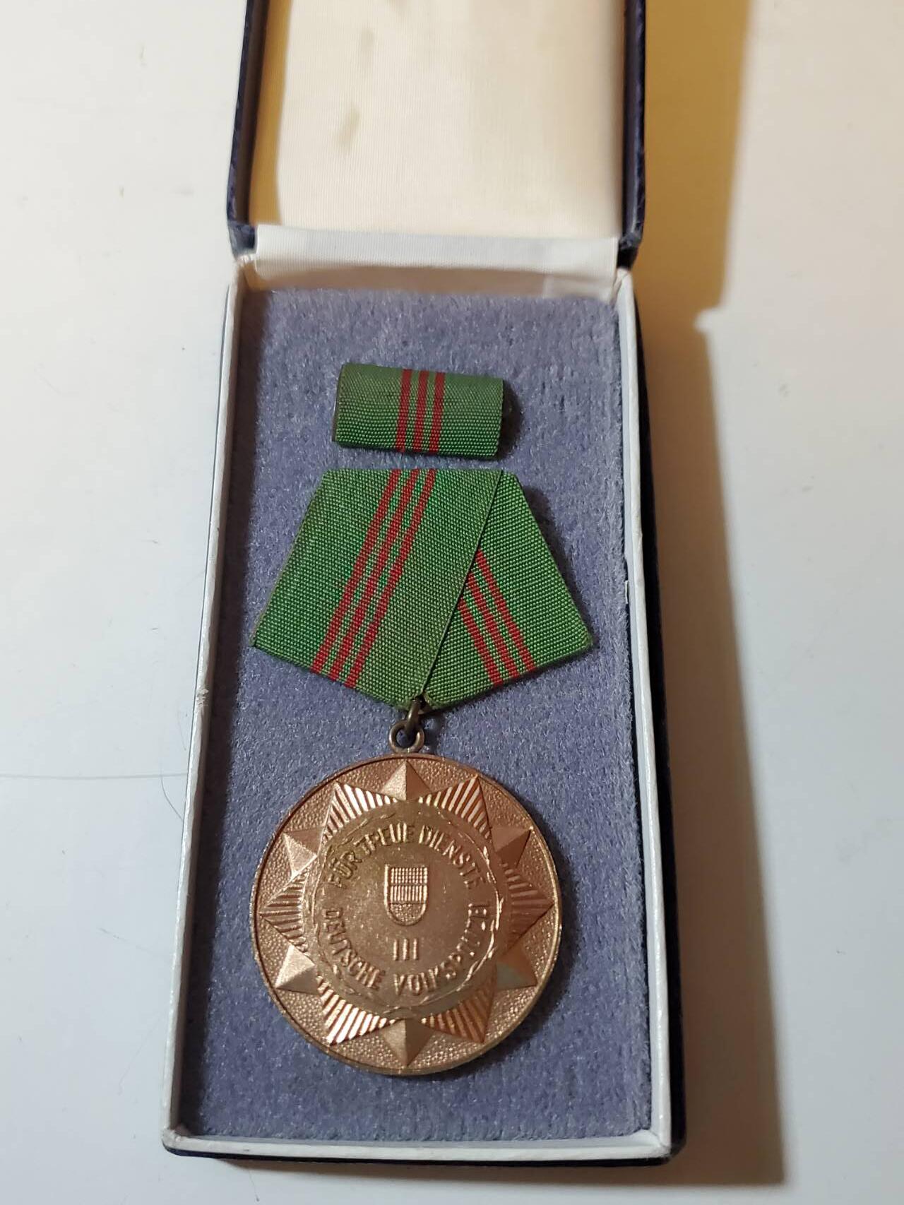 韵星假日军品类拍卖第40期 -- Rimey Holidays Militaria Auction 40 民主德国第一版内务部铜级忠诚服务奖章带盒略