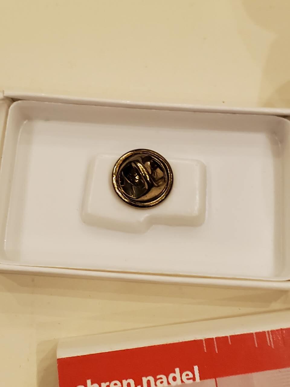 韵星假日军品类拍卖第40期 -- Rimey Holidays Militaria Auction 40 德国工会四十年证章带原盒一套 统一后德国 但四十年沿用的东德时间