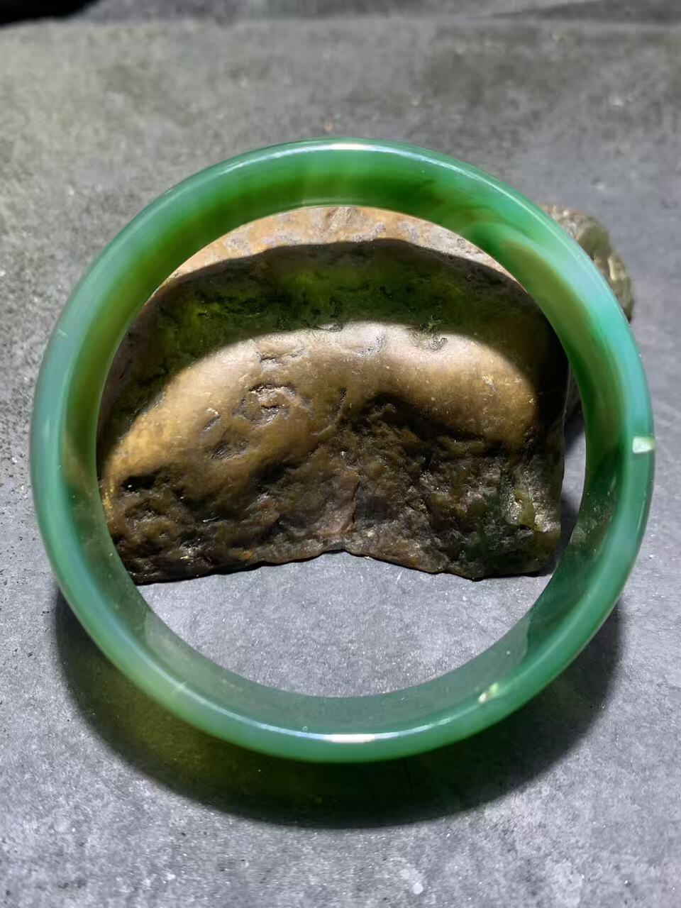 缠丝玛瑙通货小手镯1只，