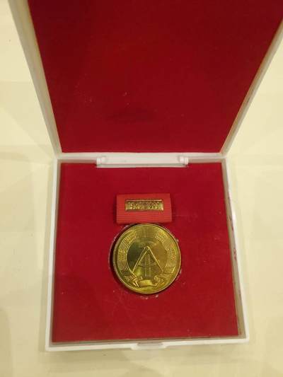 韵星假日军品类拍卖第40期 -- Rimey Holidays Militaria Auction 40 - 民主德国建国五十年纪念奖章带原盒一套