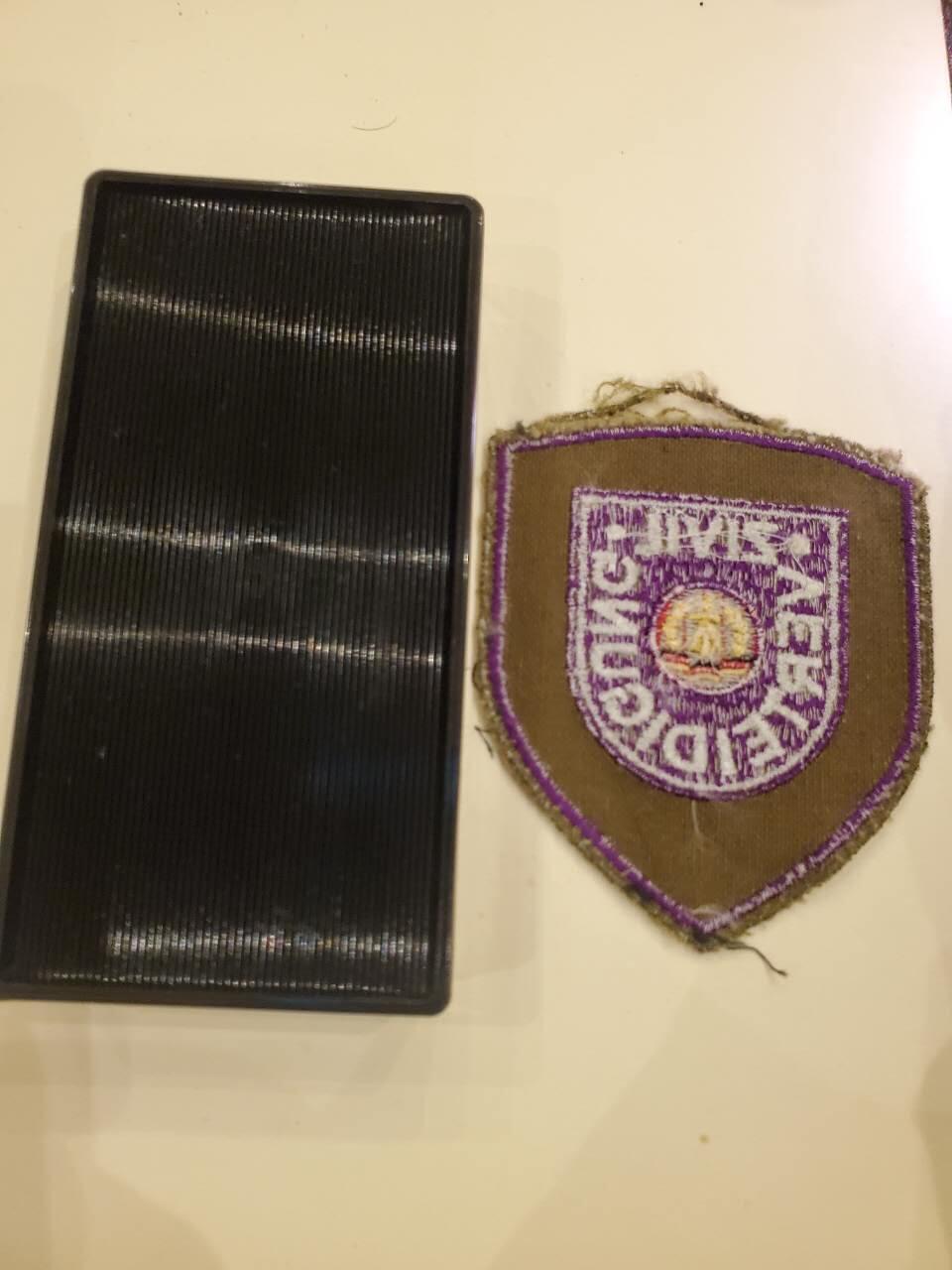 韵星假日军品类拍卖第40期 -- Rimey Holidays Militaria Auction 40 民主德国银级民防功绩奖章带盒略一套+民防臂章一套 好品铜镀银