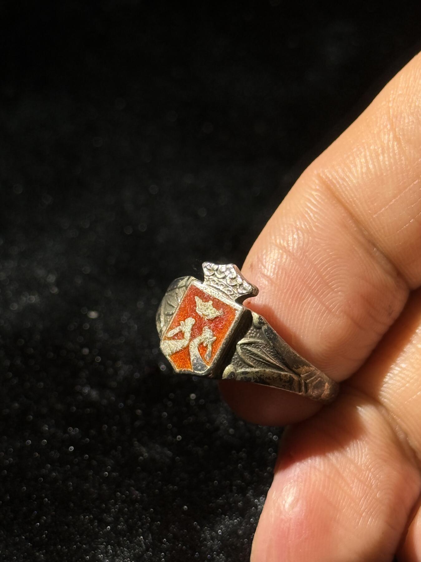 欢庆春节！戎马世界章牌大赏第111期春节大拍 芬兰 卡累利阿纹章戒指 银制珐琅带标