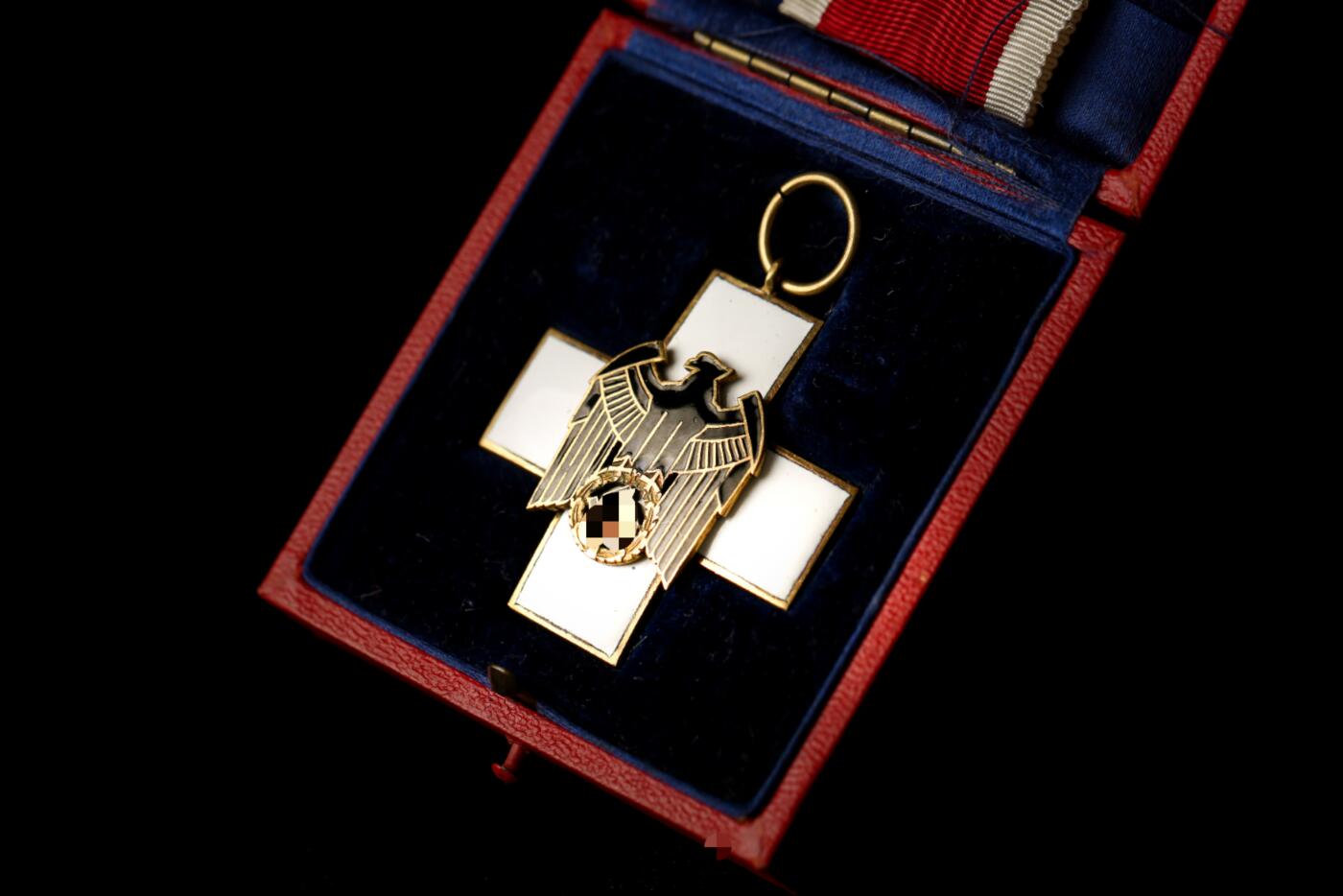 欢庆春节！戎马世界章牌大赏第112期春节大拍  德专场 德三三级社会福利奖章  godet造原盒 盒子底部有godet的厂标戳