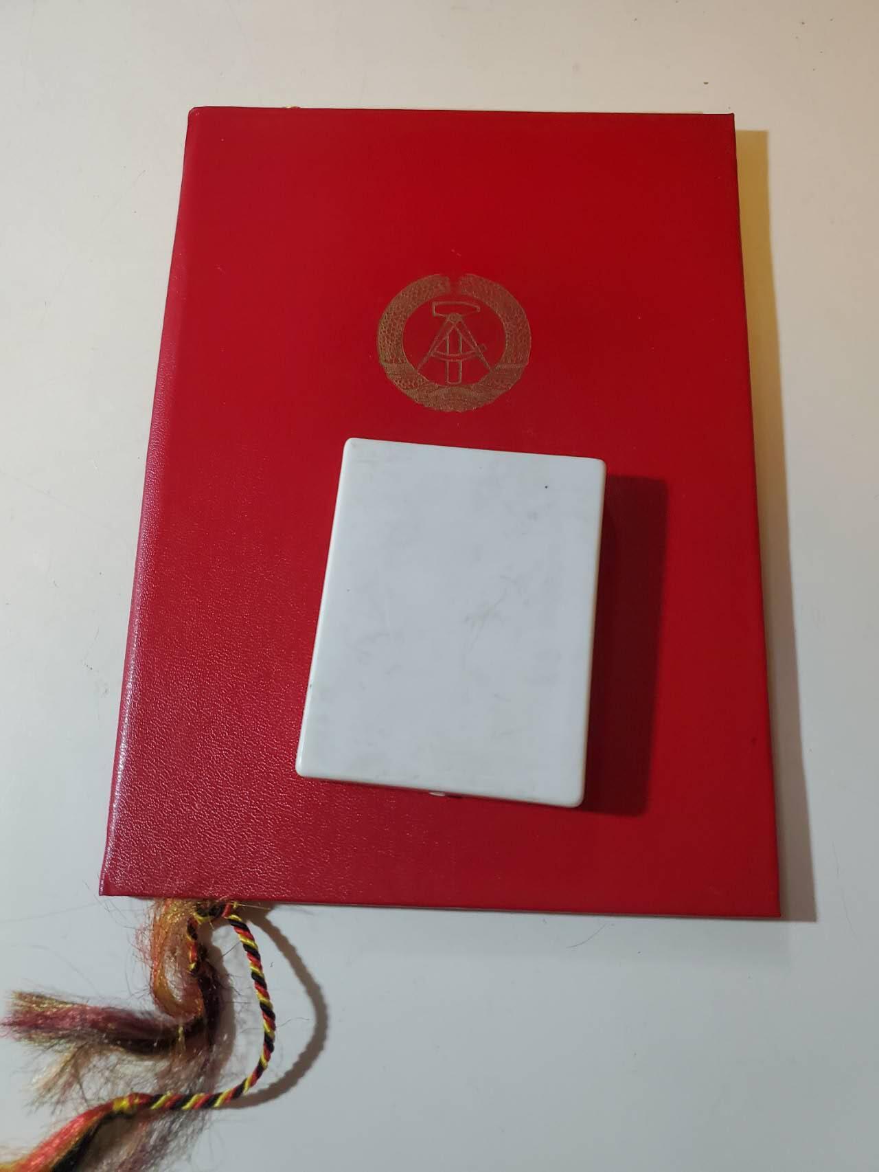 韵星假日军品类拍卖第40期 -- Rimey Holidays Militaria Auction 40 民主德国特级三等内务部武装力量优秀服务奖章带原盒略大证书一套 铜镀金无损 实发一套少见