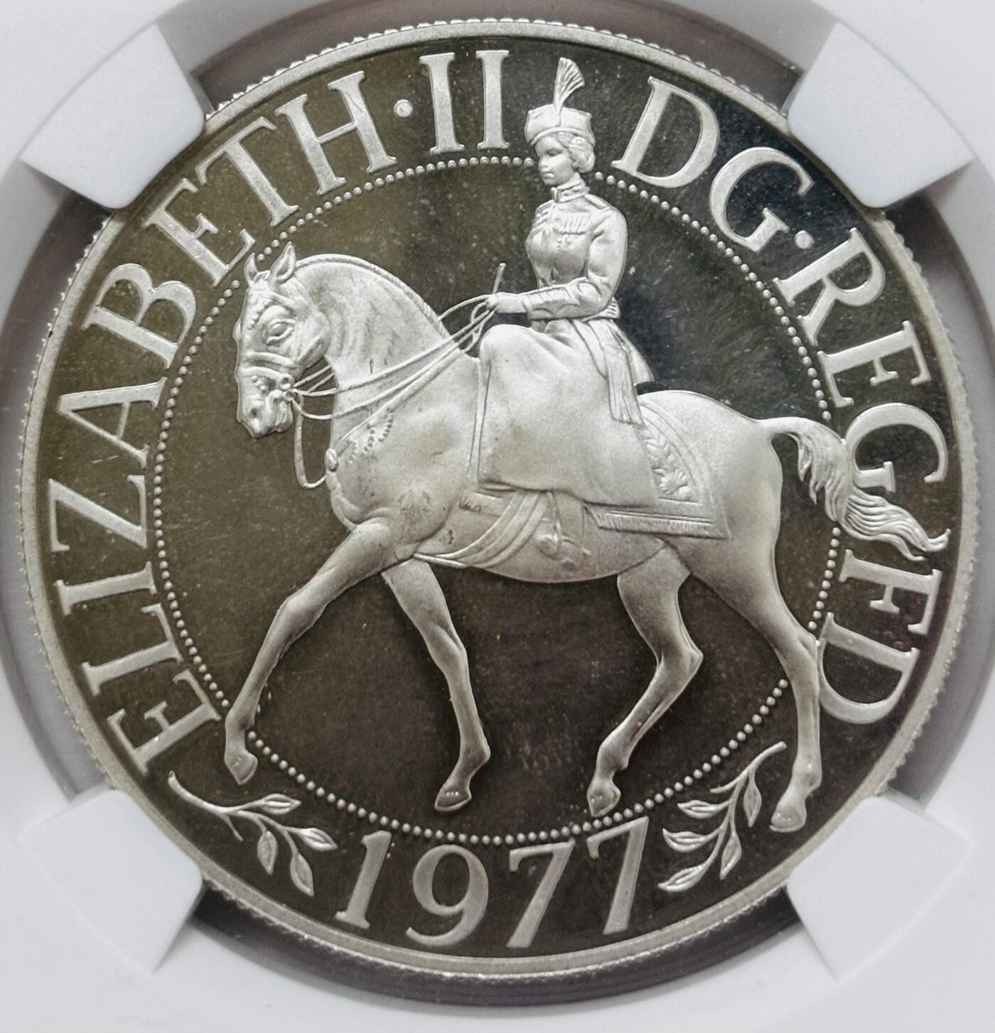 【金马踏春，泉马奔腾】2026 年新年贺岁场，（定于年初五接财神截拍）祝各位老板马到成功，马上有钱，愿岁岁平安喜乐顺遂 NGC PL67 分 1977 年英国女王登基 25 周年克朗型纪念精制大银币 28.2 克 925 高银