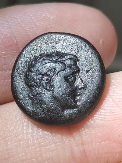 星盘世界钱币二月二十一日初五 世界古典币春节精品大拍 祝各位藏友马年大吉-新年新气象！ - 古希腊丰饶角  庞图斯.阿米索斯.密特拉达提斯六世尤帕托尔时代约公元前105-90年或前90-85年 约4.1克16.2毫米 正面：青年半身像右 后面：AMI-ΣoY，种族划分由丰饶的基地两侧的Dioscuri帽，每一个上面的一颗星。