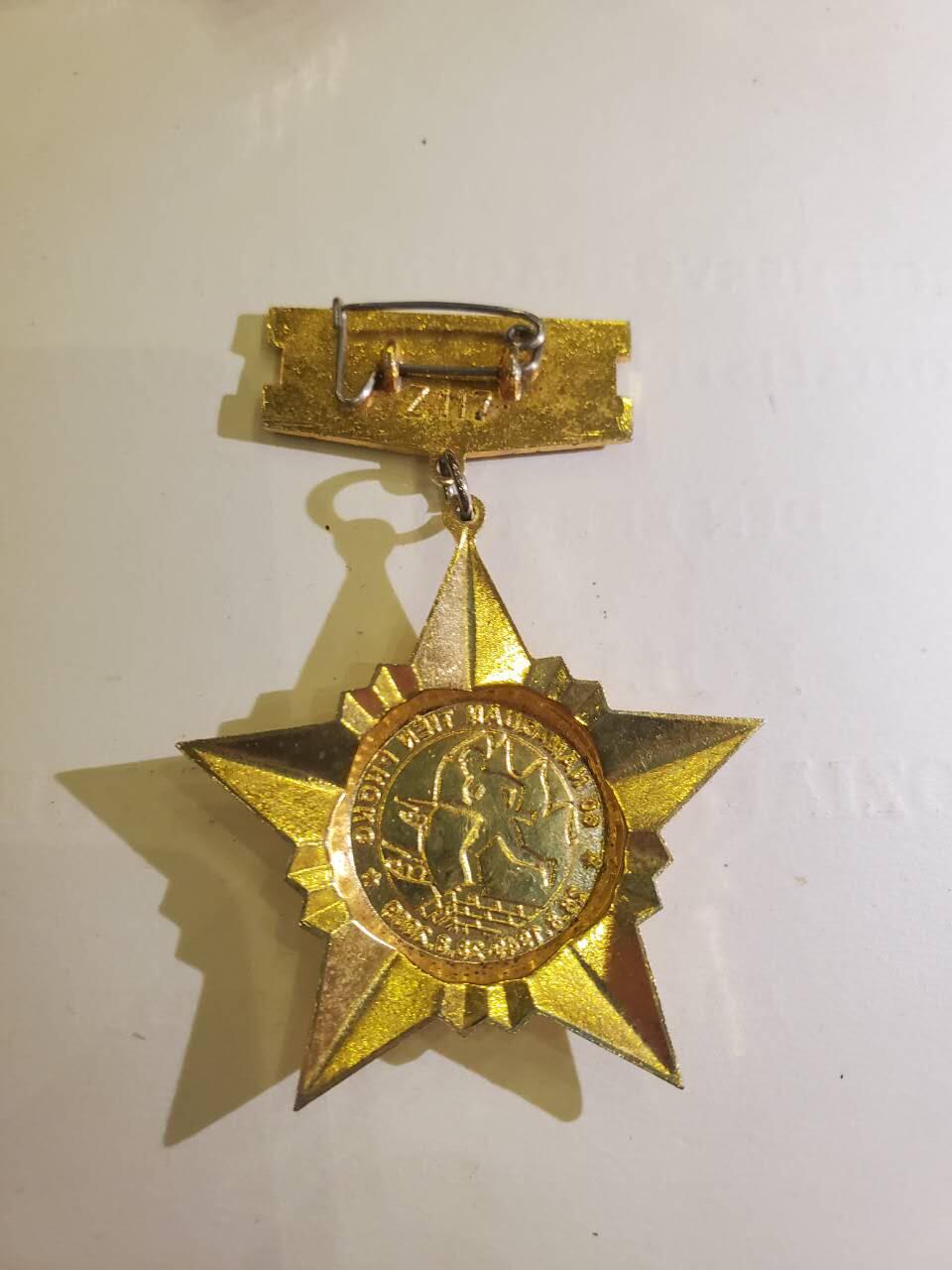 韵星假日军品类拍卖第40期 -- Rimey Holidays Militaria Auction 40 越南社会主义共和国第308师团60年纪念奖章 著名师团 z117军工厂制作