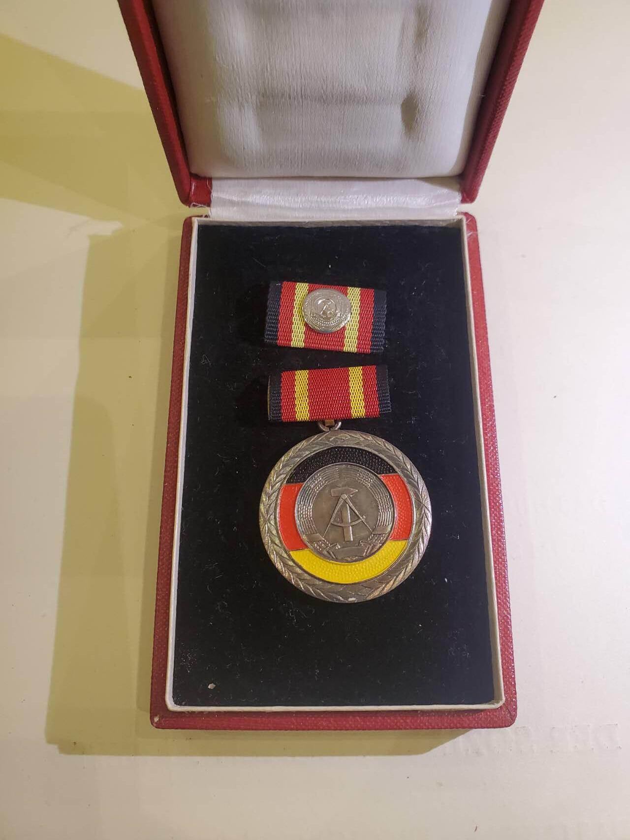 韵星假日军品类拍卖第40期 -- Rimey Holidays Militaria Auction 40 民主德国早期国家功绩奖章带原盒略一套 早期版本 铜镀银珐琅 最高等级奖章