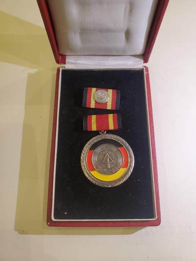 韵星假日军品类拍卖第40期 -- Rimey Holidays Militaria Auction 40 - 民主德国早期国家功绩奖章带原盒略一套 早期版本 铜镀银珐琅 最高等级奖章