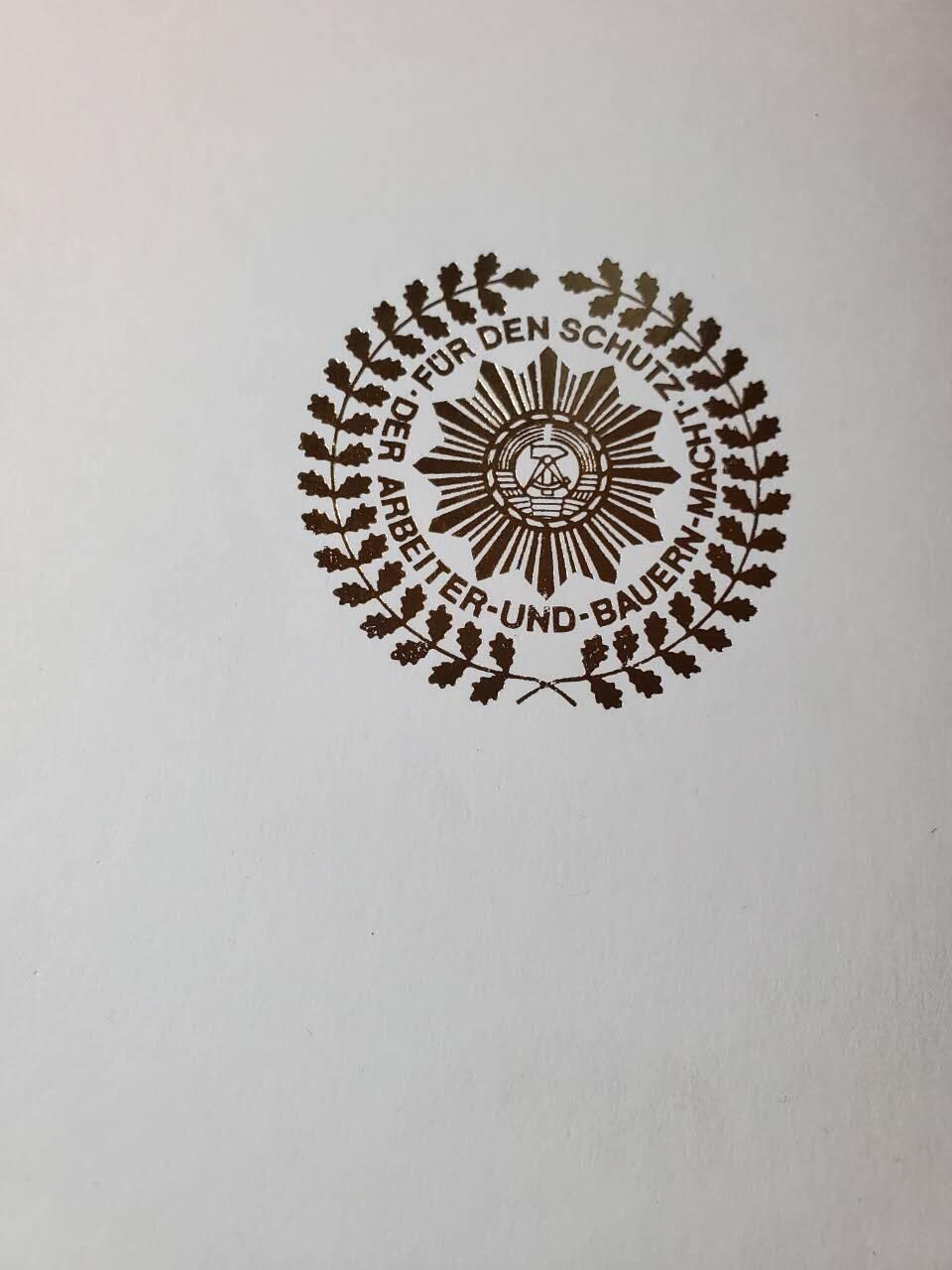 韵星假日军品类拍卖第40期 -- Rimey Holidays Militaria Auction 40 民主德国内务部武装力量铜级优秀服务奖章带略带证书一套 好品