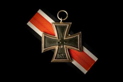 欢庆春节！戎马世界章牌大赏第112期春节大拍  德专场 - 辛B二铁 最稀少的版型铁 在任何德三铁十字收藏中都是浓墨重彩的一笔