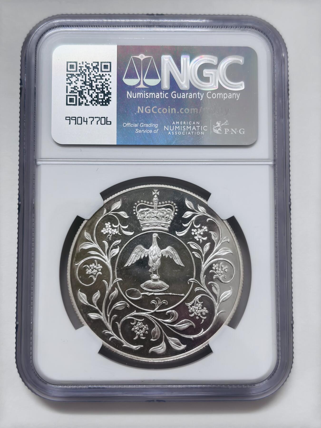 【金马踏春，泉马奔腾】2026 年新年贺岁场，（定于年初五接财神截拍）祝各位老板马到成功，马上有钱，愿岁岁平安喜乐顺遂 NGC PL67 分 1977 年英国女王登基 25 周年克朗型纪念精制大银币 28.2 克 925 高银